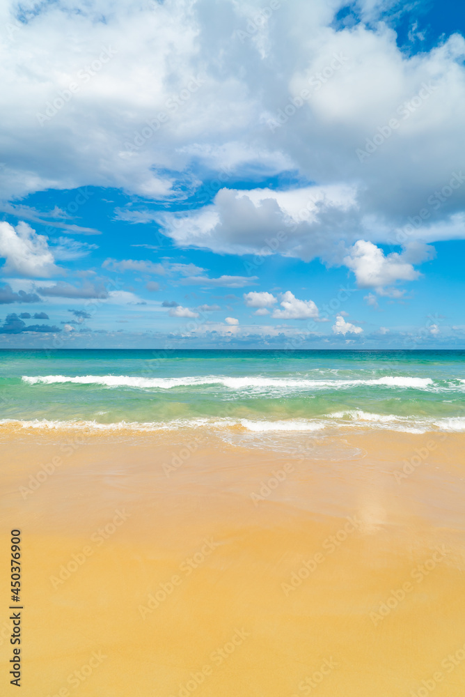 Fototapeta premium beach with sky and clouds