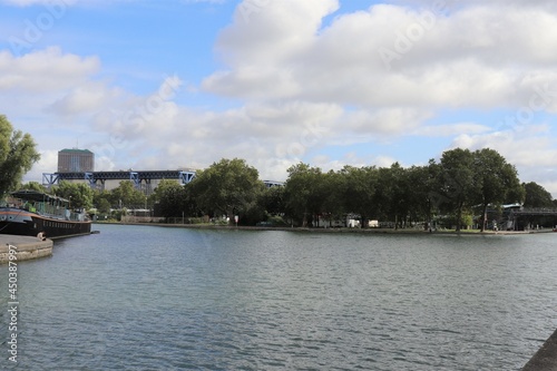 Jonction entre la bassin de La Villette, le canal Saint Denis et le canal de l'Ourcq, ville de Paris, France photo