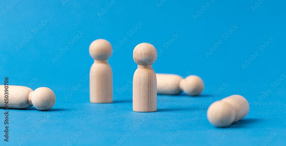 Selezione e assunzione del personale, scelta del leader, pedine in legno. Selezione e assunzione del personale, scelta del leader, pedine in legno.
