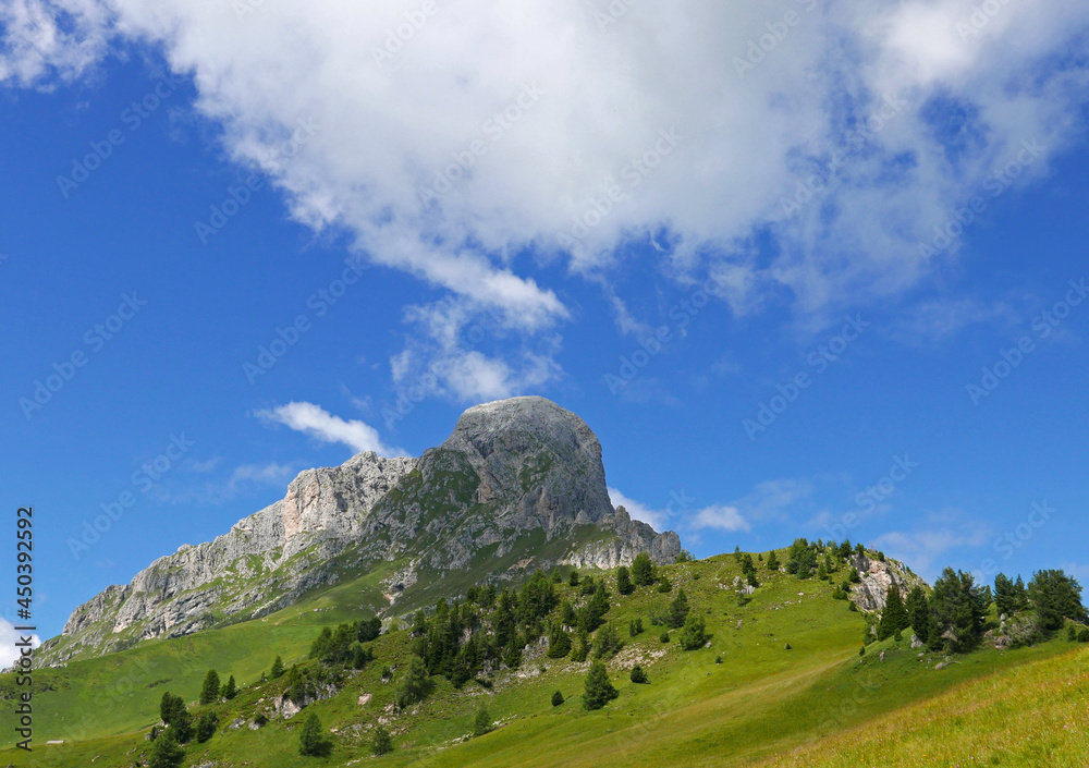 spettacolari cime delle montagne dolomitiche in Val Badia in Italia