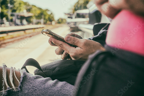 Celular en la Estación del tren