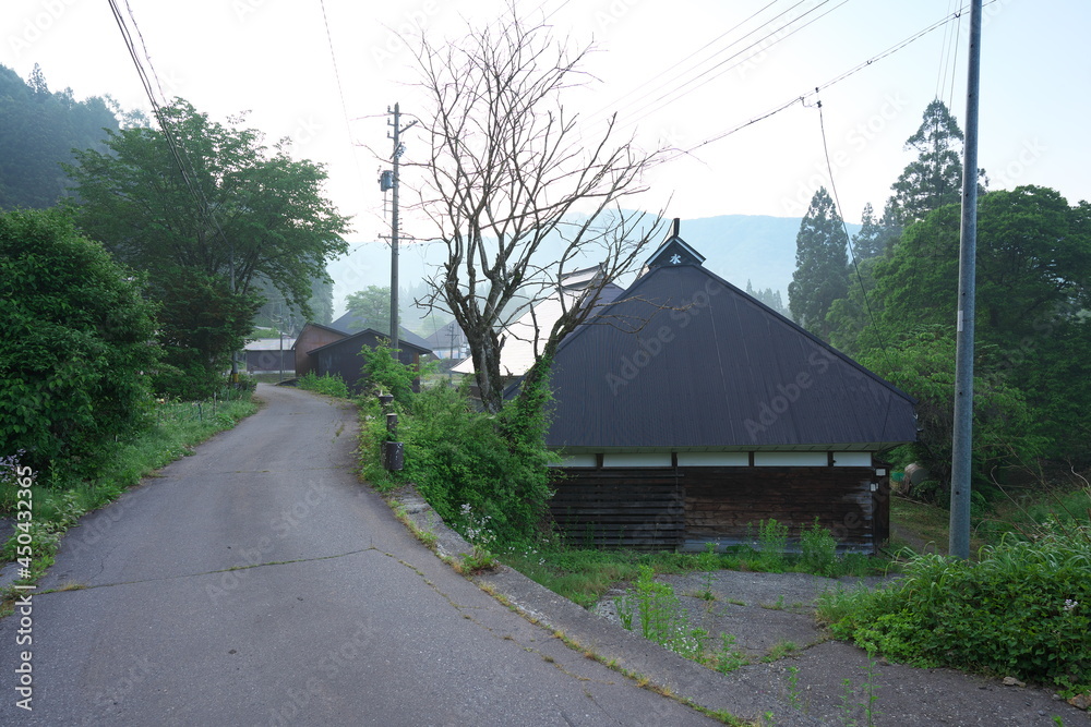 静かで美しい山間の田舎の景色 静かで美しい山間の田舎の景色