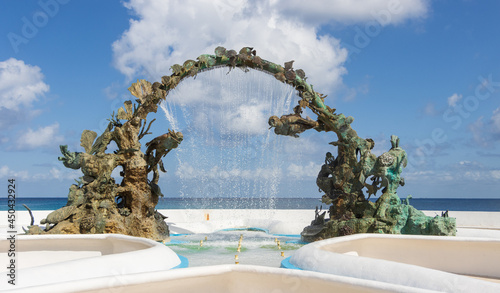 Primer plano del monumento a los Arrecifes de Coral en Cozumel. Quintana Roo, México. photo