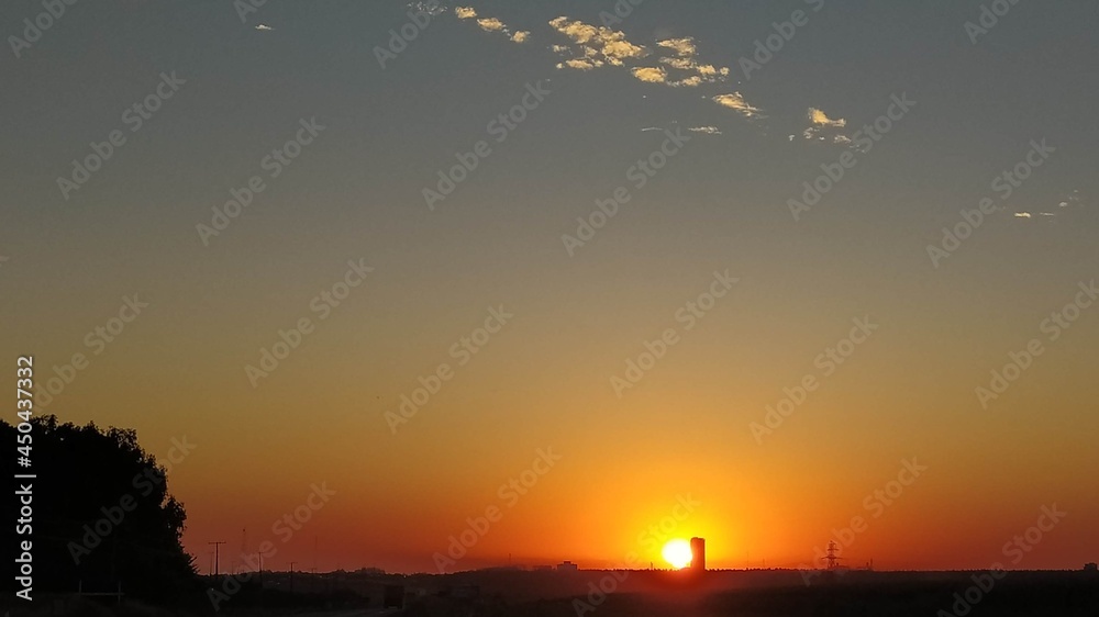 Obraz premium sunset in the city