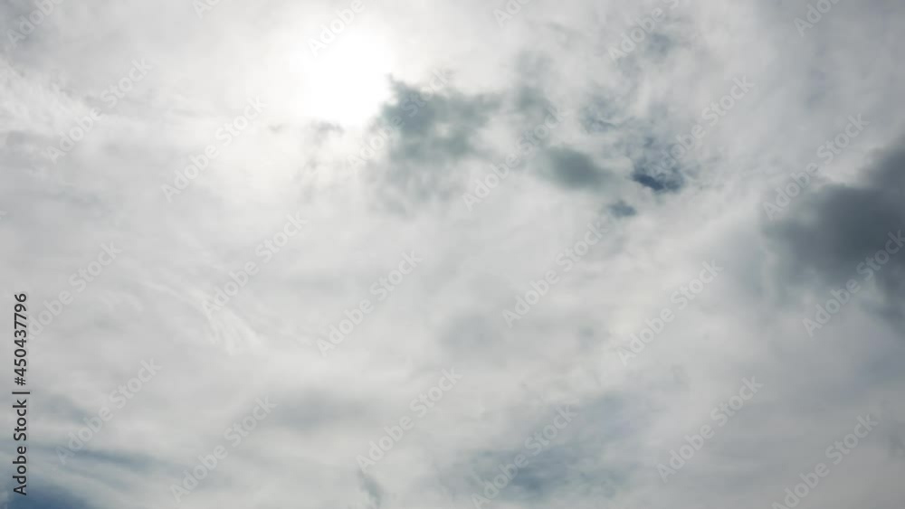 曇り空 薄い太陽光線 タイムラプス 曇り空 薄い太陽光線 タイムラプス