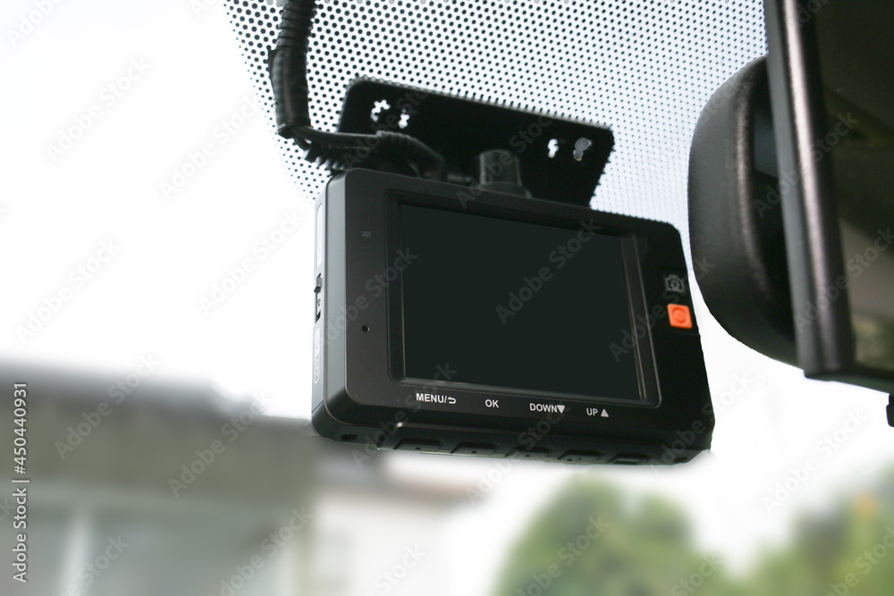 ドライブレコーダー ドラレコ カメラ ビデオ 備品 デジタル もの テクノロジー 黒 カー用品 車 車内 記録 車載 映像記録装置 危険運転 対策 自動車 フロントガラス 前方 Stock Photo Adobe Stock