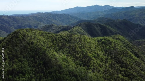 Vallata tra le colline ripresa Aerea Con Drone in 4K