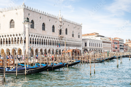 Gondole Hafen Haltepunkt San Marco Venedig Italien © creativemariolorek