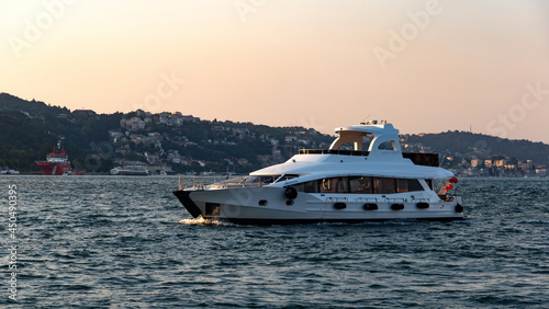 Fotografia Yacht in bosphorus, Istanbul. Turkey