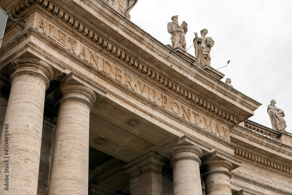 Fototapeta premium St. Peter's Square colonnades in Rome