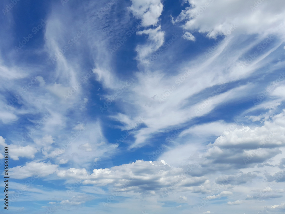 Cielo e nuvole in estate