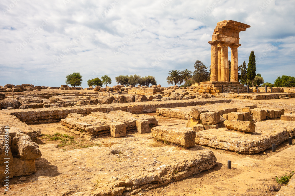 Valley of the Temples; Sicilian: Vaddi di li Tempri) is an archaeological site in Agrigento 