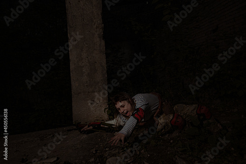 Stalker woman surviving in abandoned places © prod 2BEREGA
