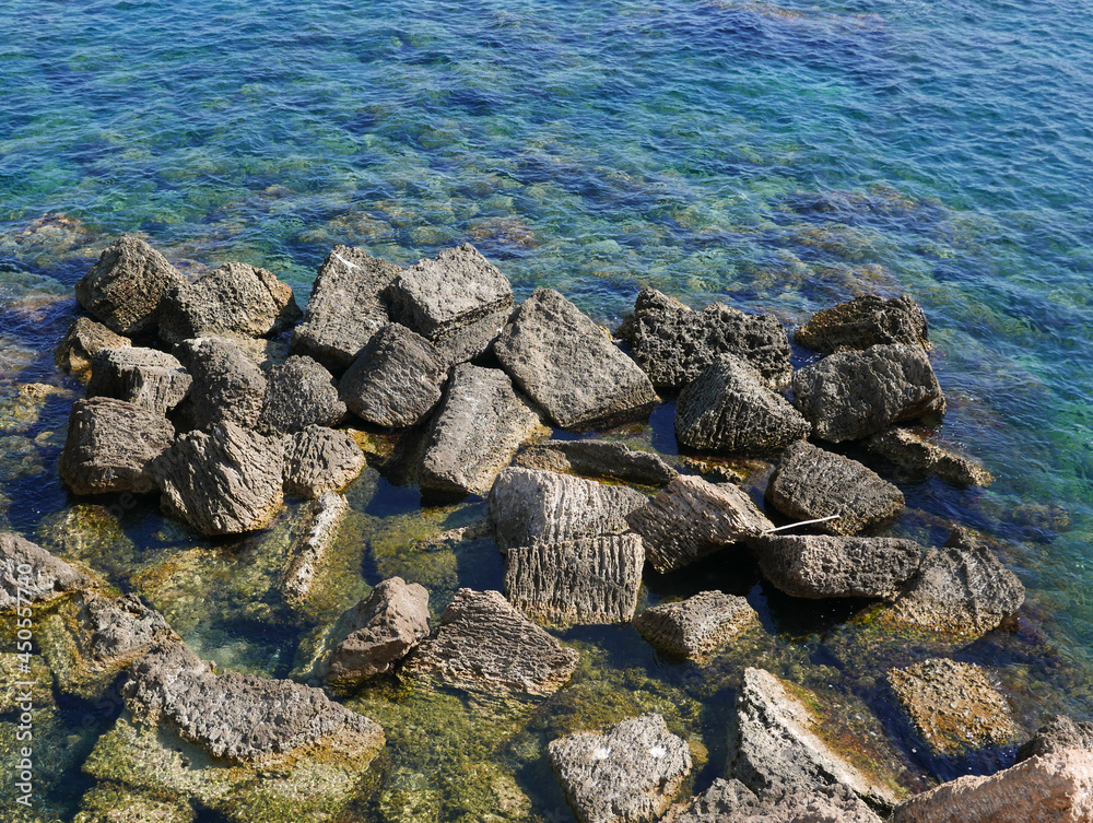 Fototapeta premium scenica vista del mare limpido della Sicilia in estate