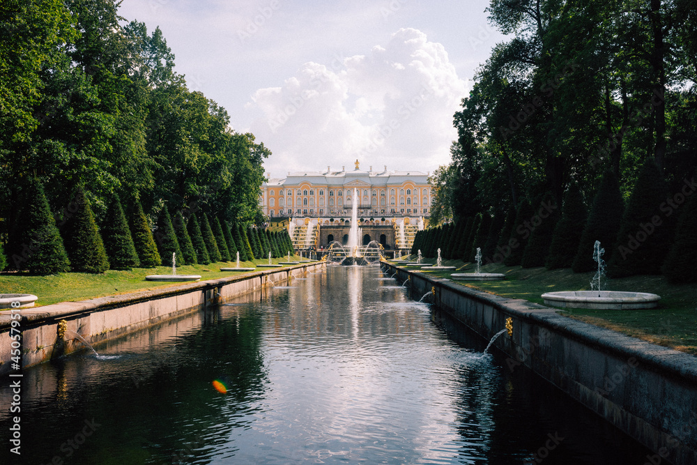 Naklejka premium fountain in the park