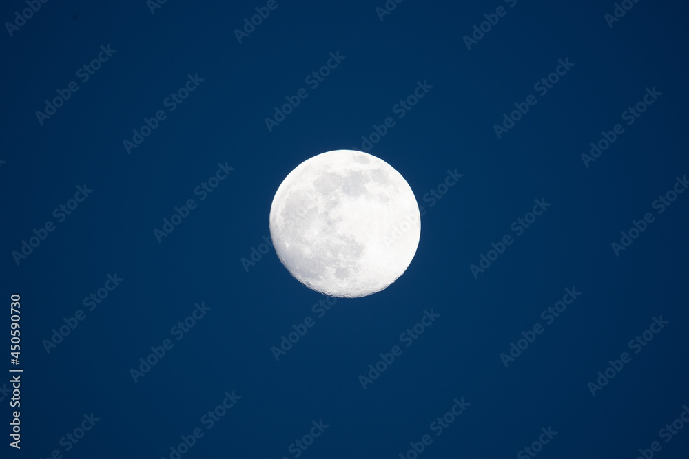Mond in einer Aprillnacht Mond in einer Aprillnacht