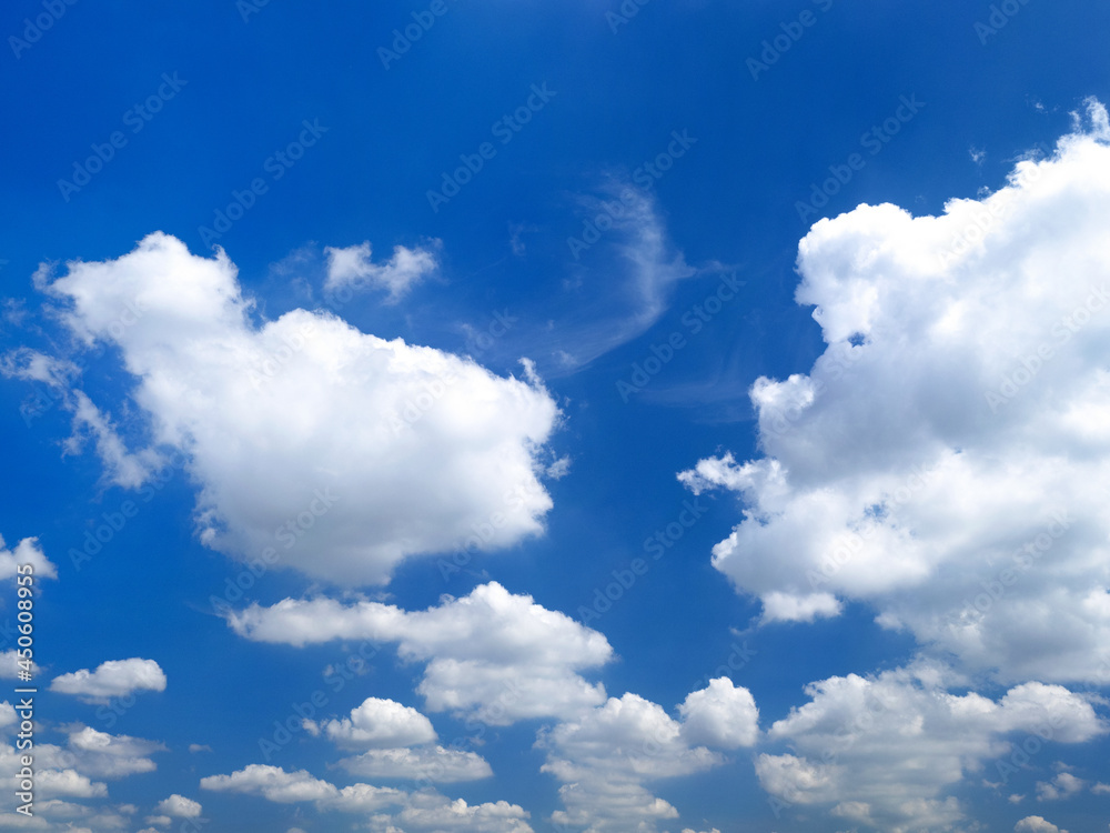 Obraz premium 初夏の青空と雲