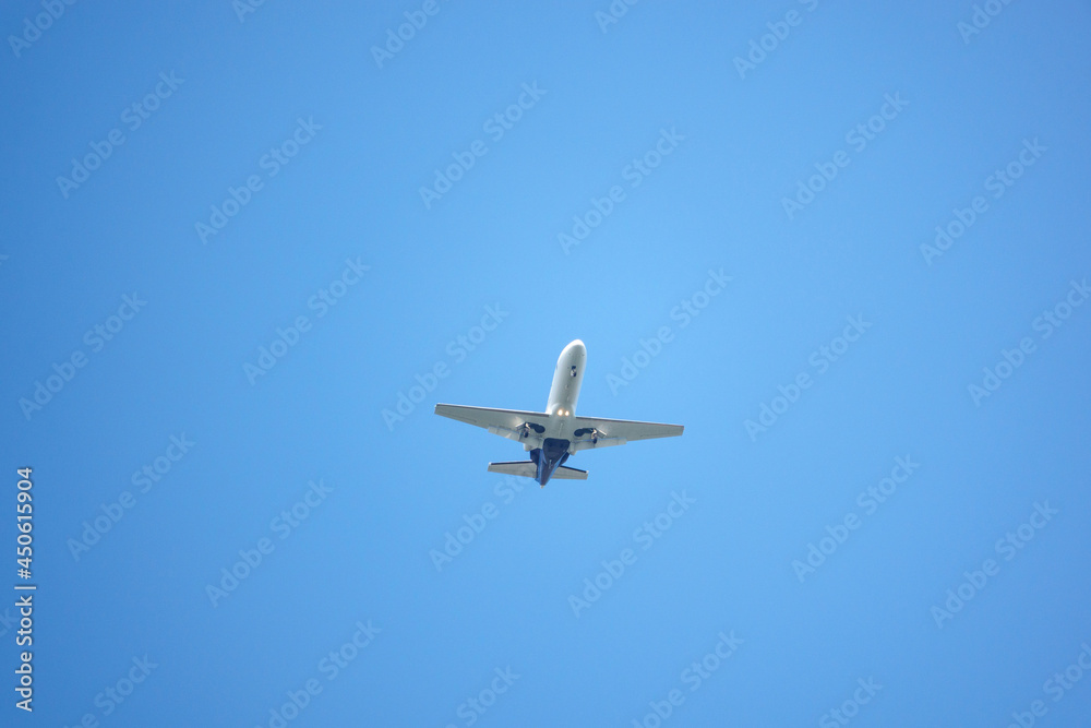 aircraft on approach has extended the landing gear aircraft on approach has extended the landing gear
