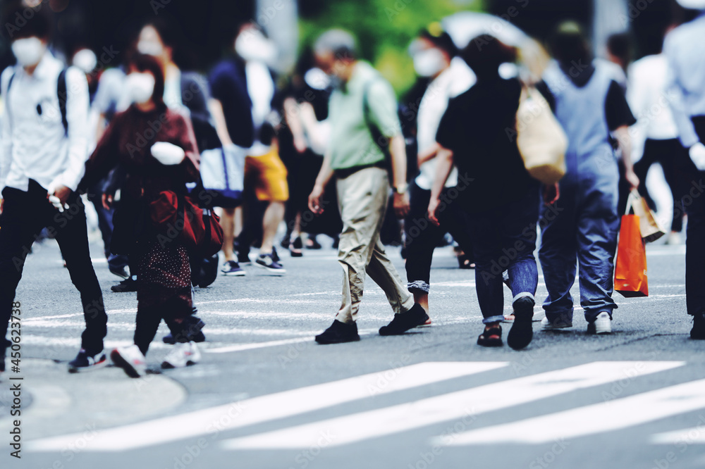 横断歩道を渡る人々 ビジネスイメージ