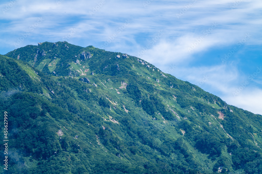 富山県中新川郡上市町の中山から立山の剱岳を望む登山をしている風景 A view of mountain climbing with a view of Tsurugidake in Tateyama from Nakayama in Kamiichi Town, Nakashinagawa County, Toyama Prefecture. 富山県中新川郡上市町の中山から立山の剱岳を望む登山をしている風景 A view of mountain climbing with a view of Tsurugidake in Tateyama from Nakayama in Kamiichi Town, Nakashinagawa County, Toyama Prefecture.