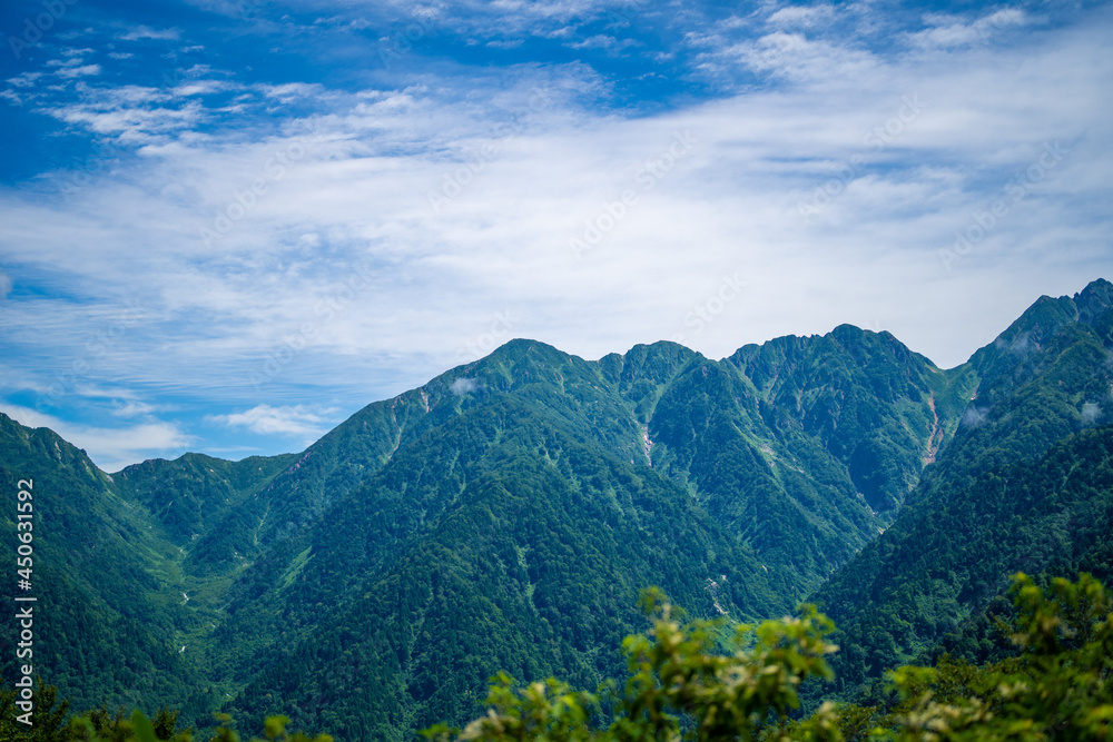 富山県中新川郡上市町の中山から立山の剱岳を望む登山をしている風景 A view of mountain climbing with a view of Tsurugidake in Tateyama from Nakayama in Kamiichi Town, Nakashinagawa County, Toyama Prefecture. 富山県中新川郡上市町の中山から立山の剱岳を望む登山をしている風景 A view of mountain climbing with a view of Tsurugidake in Tateyama from Nakayama in Kamiichi Town, Nakashinagawa County, Toyama Prefecture.