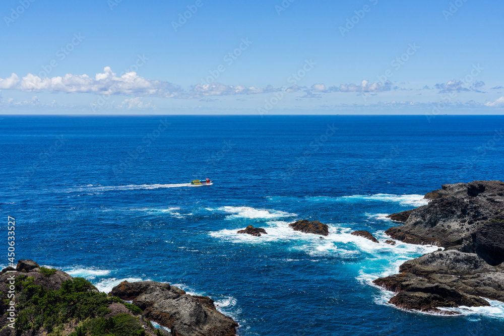 Fototapeta premium A tour boat going around Irozaki Cape.