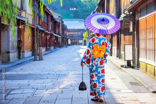 金沢 ひがし茶屋街と着物姿の女性