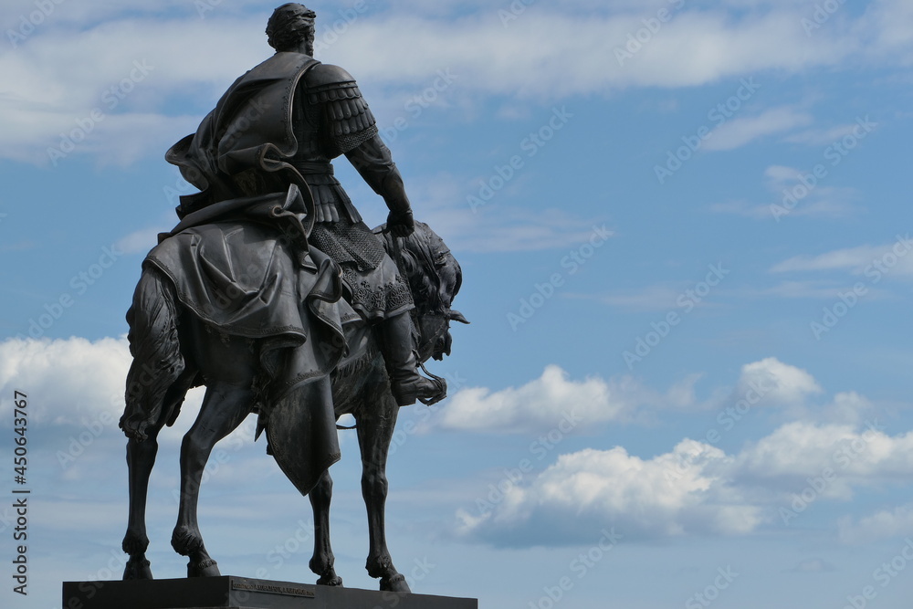 Obraz premium Nizhny Novgorod, Russia, 08.05.2021. Monument to Alexander Nevsky at the Cathedral on the Strelka, at the confluence of