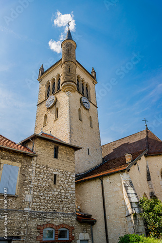 Eglise Saint-Symphorien dans le village de Morestel