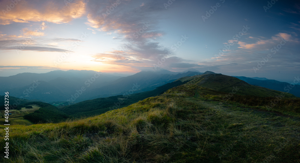 Obraz premium sunset in the mountains