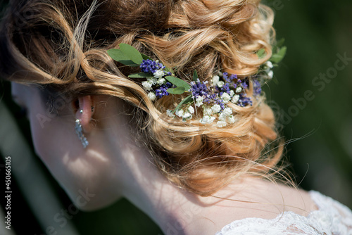 Hair do with elegant bridal hair accessorie