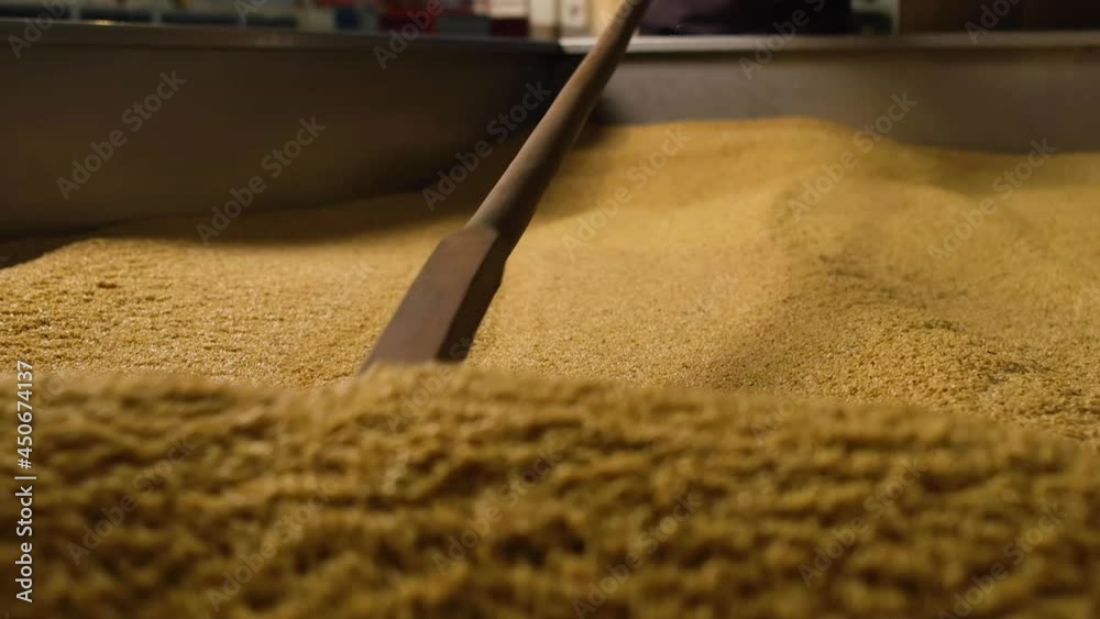 Sesame paste mill in operation