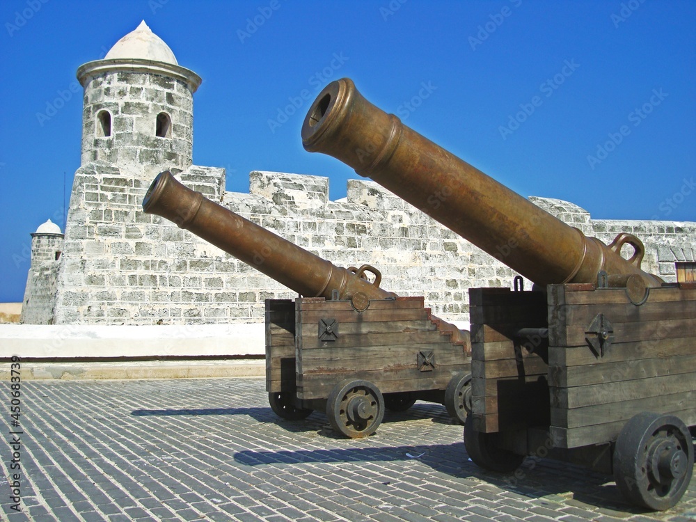 Kanonen im Castillo de San Salvador in Havanna