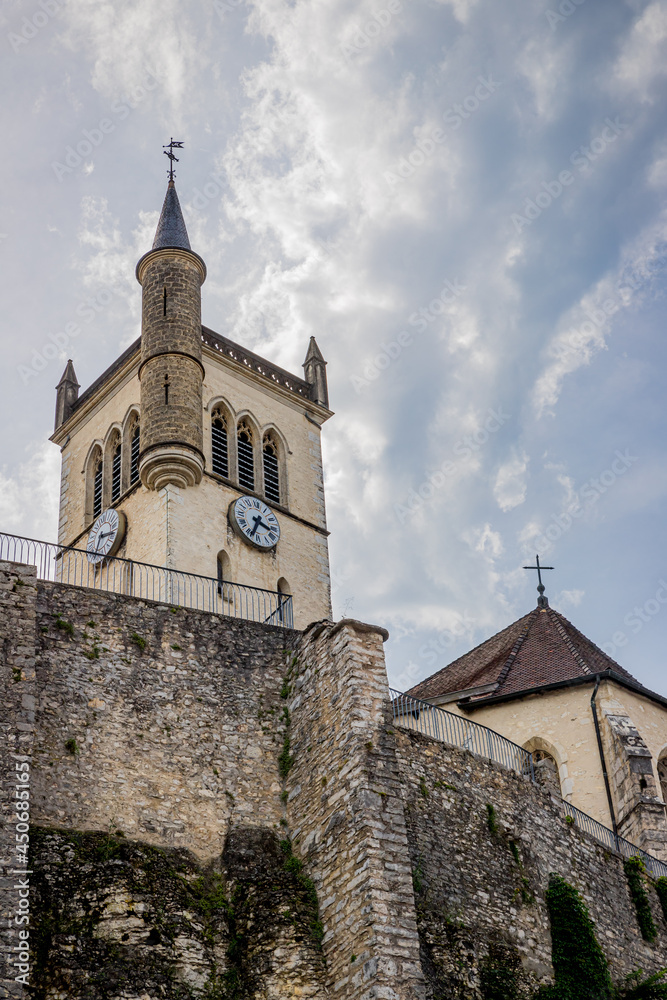 Eglise Saint-Symphorien dans le village de Morestel