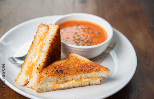Fotografía Grilled Cheese Sandwich and Tomato Soup