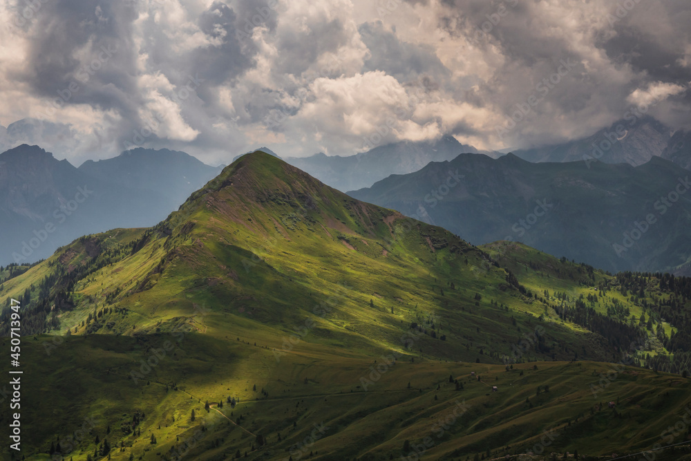 Letni widok z Cinque Torri Dolomty Alpy