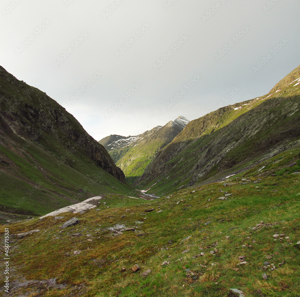 Iseltrail Hochgebirgs-Etappe: Von der Clarahütte zum Gletscher Iseltrail Hochgebirgs-Etappe: Von der Clarahütte zum Gletscher