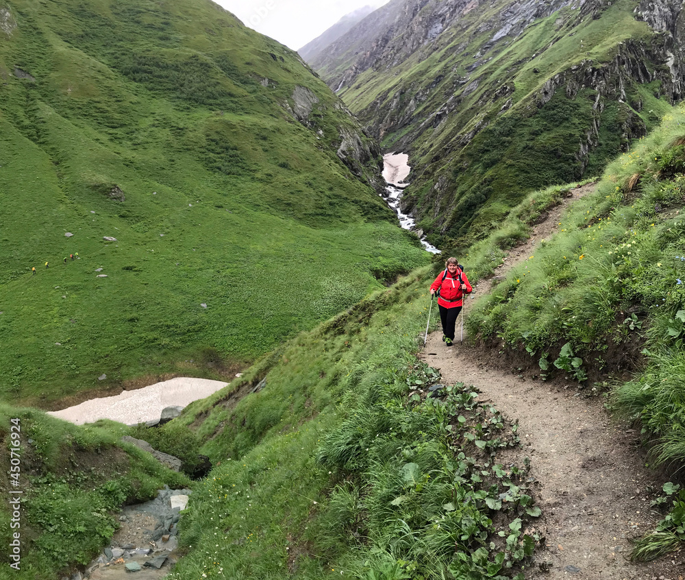 Iseltrail Hochgebirgs-Etappe: Wanderung zur Clarahütte Iseltrail Hochgebirgs-Etappe: Wanderung zur Clarahütte
