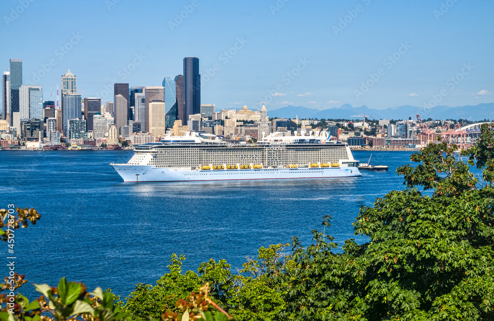 Skyline And Cruise Ship 3