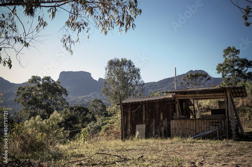 Schilderij op canvas Nature, old hut, Pedra do baú.