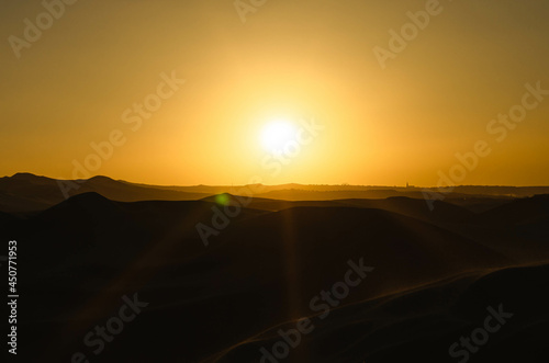 atardecer en desierto - Huacachina en Ica, Perú