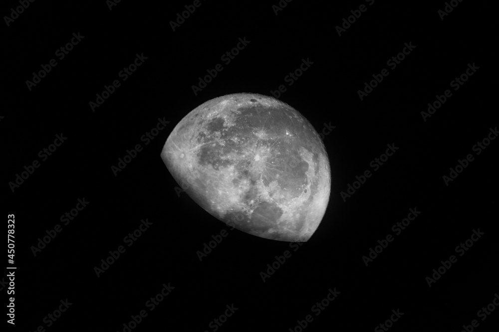 Naklejka premium moon in the night 2019 (canon eosm10 & telescope)