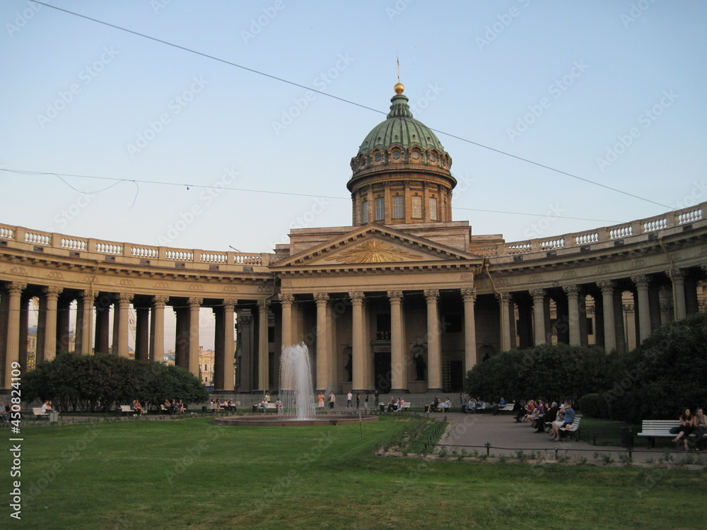 Obraz premium Kazan Cathedral is one of the largest churches in St. Petersburg. Built on Nevsky Prospect 