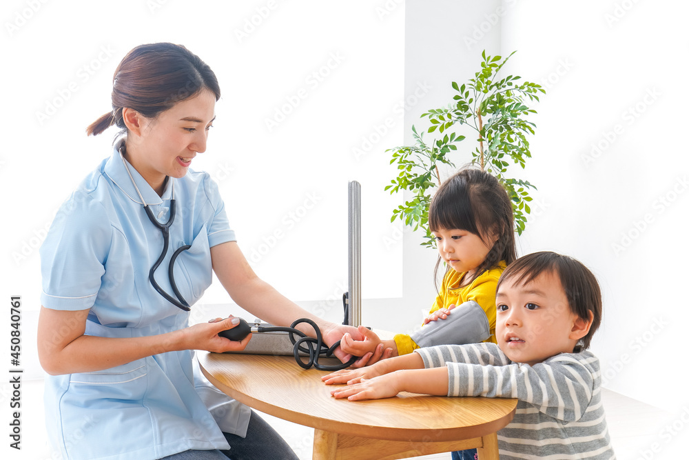 看護師と子どもたち 看護師と子どもたち