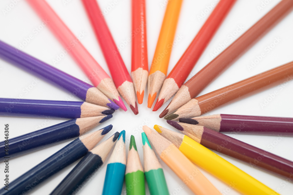 Color pencils in arrange in wheel colors
