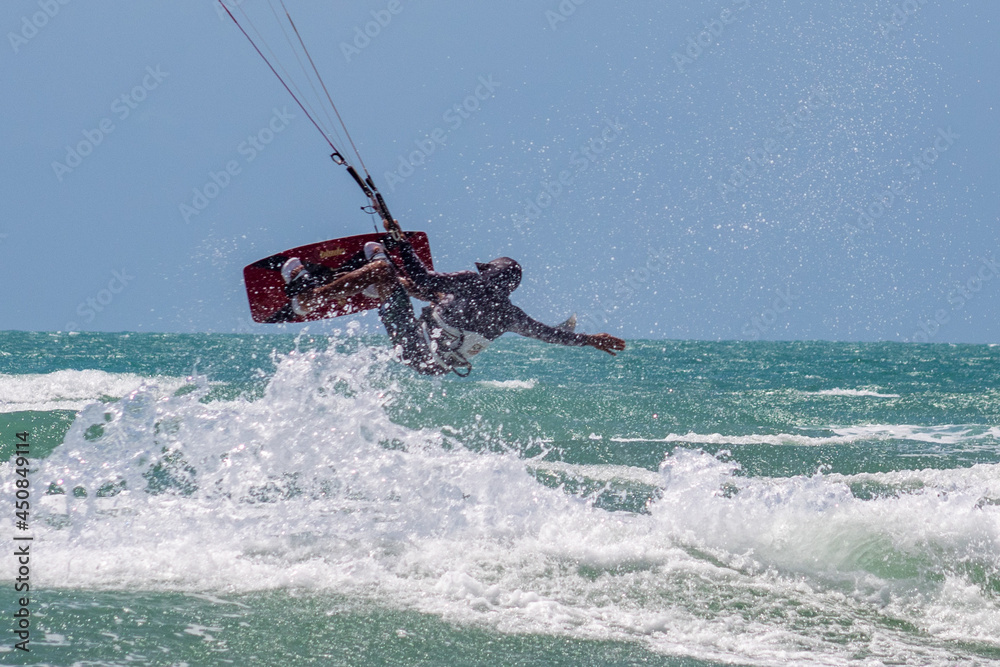 Obraz premium kite surfing on the atlantic ocean