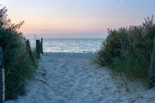Weg zum Strand durch die Dünen, Ostsee, Sonnenuntergang