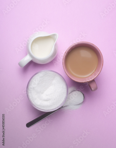 Sweetening coffee with milk with a sweetener