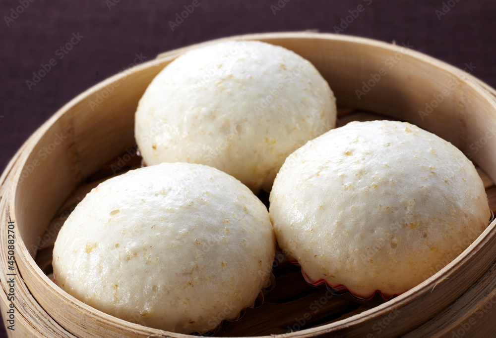 Delicious Chinese dishes, oatmeal custard buns
