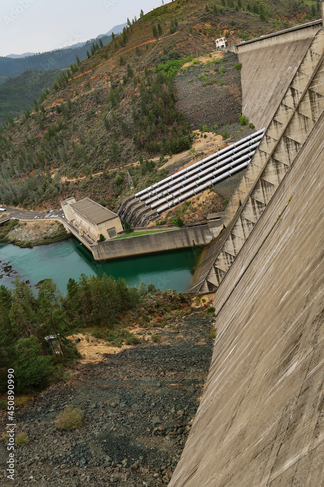 Fototapeta premium Shasta Dam, Lake Shasta, CA, USA
